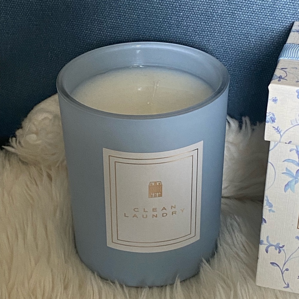 NWT Rare Hill House Home Candle in Clean Laundry with Gift Box - Picture 2 of 3